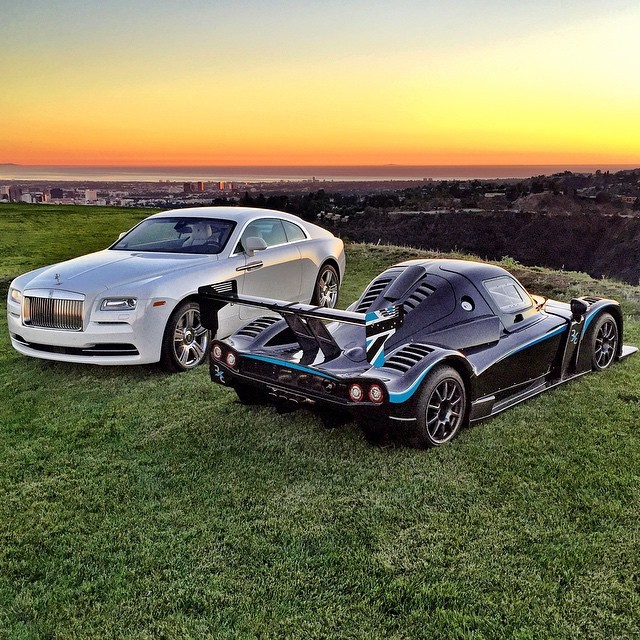 Tay chơi thác loạn khoe siêu xe, siêu vũ khí và dàn mĩ nhân nóng bỏng bị ném đá kinh hoàng ảnh 28