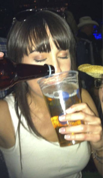 Choáng với những kiểu uống... không giống ai ảnh 15