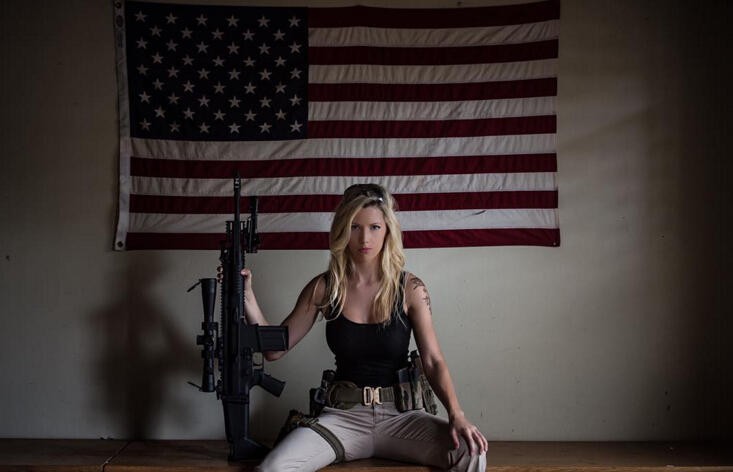 Bỏng mắt với giàn mỹ nhân gợi cảm thích bắn súng ảnh 17