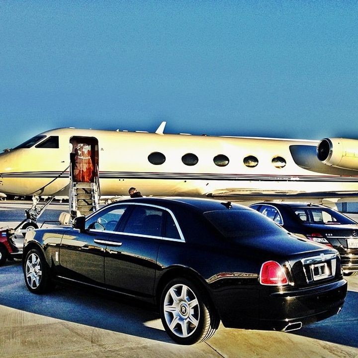 Tay chơi thác loạn khoe siêu xe, siêu vũ khí và dàn mĩ nhân nóng bỏng bị ném đá kinh hoàng ảnh 21