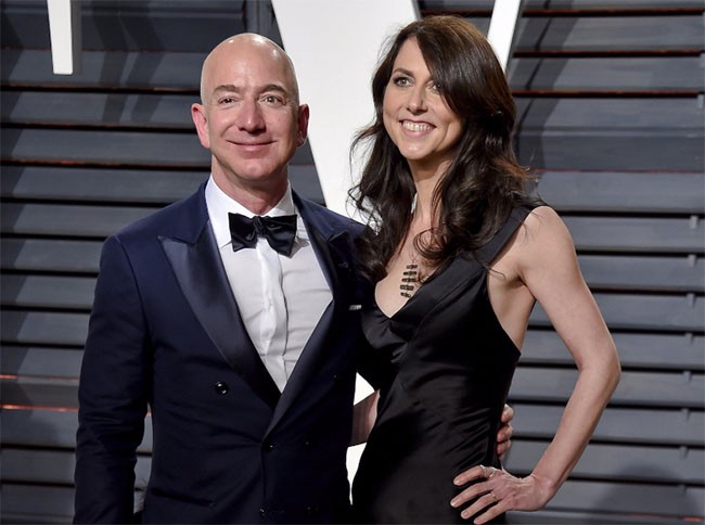 Cặp vợ chồng tỷ phú Jeff và MacKenzie Bezos (Ảnh; Business Insider)