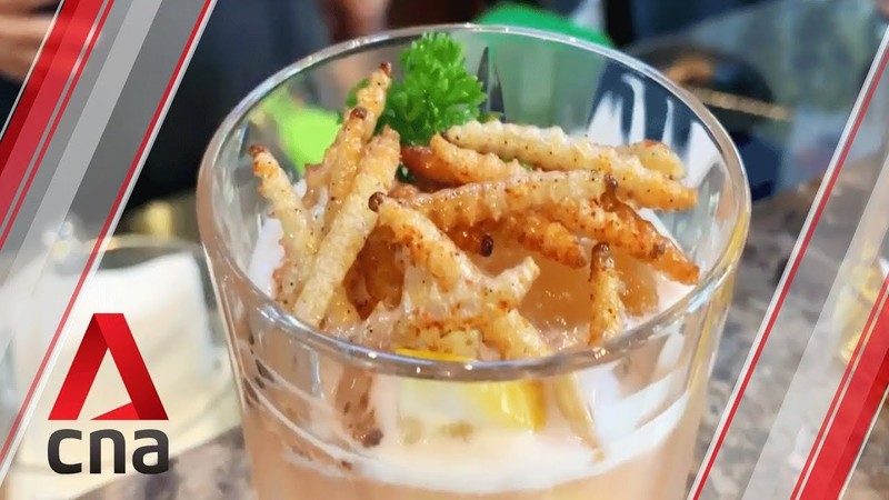 Món sâu chiên mật ong được ăn kèm với sữa chua. Ảnh: CNA