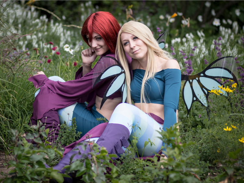 Hai nàng tiên trong khu rừng thơ mộng.