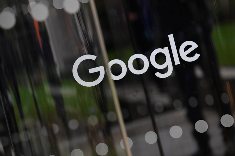 Dòng chữ Google được hiển thị bên ngoài văn phòng của công ty ở London, Anh ngày 1/1/2018. Ảnh: Reuters Dòng chữ Google được hiển thị bên ngoài văn phòng của công ty ở London, Anh ngày 1/1/2018. Ảnh: Reuters