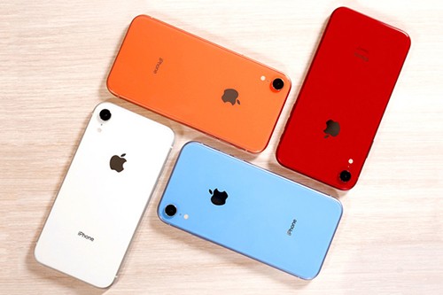 Bất chấp thông tin "bán ế", iPhone XR vẫn trở thành mẫu điện thoại cao cấp bán chạy nhất thế giới. Bất chấp thông tin "bán ế", iPhone XR vẫn trở thành mẫu điện thoại cao cấp bán chạy nhất thế giới.