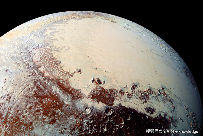 Europa và Enceladus là hai mặt trăng phủ băng với một đại dương nước lỏng dưới bề mặt. Europa và Enceladus là hai mặt trăng phủ băng với một đại dương nước lỏng dưới bề mặt.