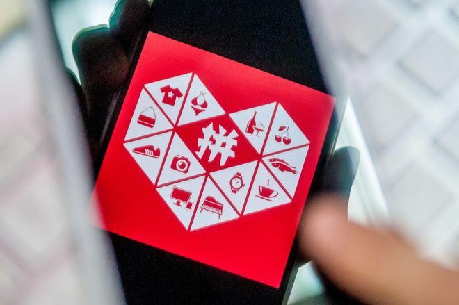 Giá cổ phiếu của công ty thương mại điện tử Pinduoduo lao dốc sau khi nhà sáng lập từ chức. Giá cổ phiếu của công ty thương mại điện tử Pinduoduo lao dốc sau khi nhà sáng lập từ chức.