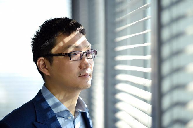 Tỉ phú Trung Quốc Colin Huang - người sáng lập nền tảng thương mại điện tử Pinduoduo. Tỉ phú Trung Quốc Colin Huang - người sáng lập nền tảng thương mại điện tử Pinduoduo.