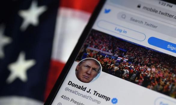 Ảnh chụp màn hình tài khoản Twitter chính thức của Tổng thống Mỹ Donald Trump khi chưa bị ứng dụng này xóa. Ảnh: AFP Ảnh chụp màn hình tài khoản Twitter chính thức của Tổng thống Mỹ Donald Trump khi chưa bị ứng dụng này xóa. Ảnh: AFP