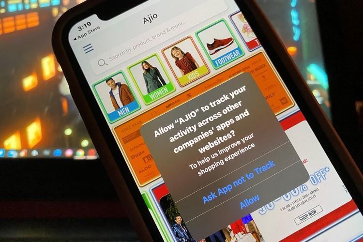 iOS 14.5 sẽ minh bạch hơn về thu thập dữ liệu, và đó là tin buồn với Facebook, Google. Ảnh: Beebom. iOS 14.5 sẽ minh bạch hơn về thu thập dữ liệu, và đó là tin buồn với Facebook, Google. Ảnh: Beebom.