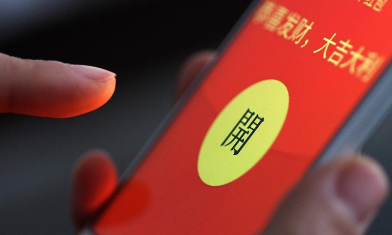 Chuyển tiền hồng bao trên ứng dụng Wechat. Chuyển tiền hồng bao trên ứng dụng Wechat.