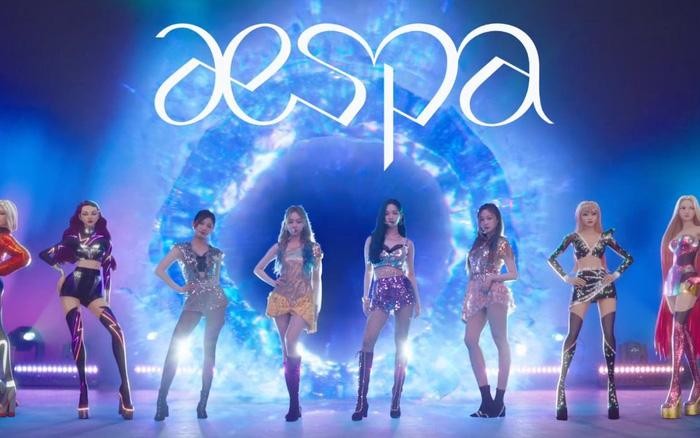 Aespa và phiên bản ảo cùng xuất hiện trên sân khấu debut. Aespa và phiên bản ảo cùng xuất hiện trên sân khấu debut.