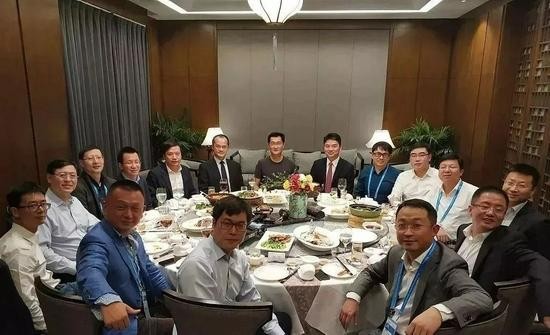 Bức ảnh gây sốt mạng xã hội khi tập hợp phần lớn ông chủ các công ty lớn.