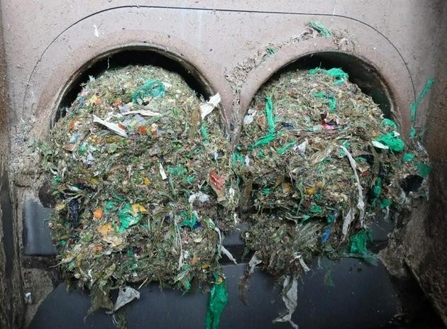 Cặn nhựa có trong thiết bị lọc chất thải thực phẩm của Na Uy. Cặn nhựa có trong thiết bị lọc chất thải thực phẩm của Na Uy.