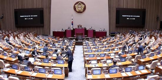 Hàn Quốc vừa thông qua dự luật nhắm đến Apple và Google. Hàn Quốc vừa thông qua dự luật nhắm đến Apple và Google.