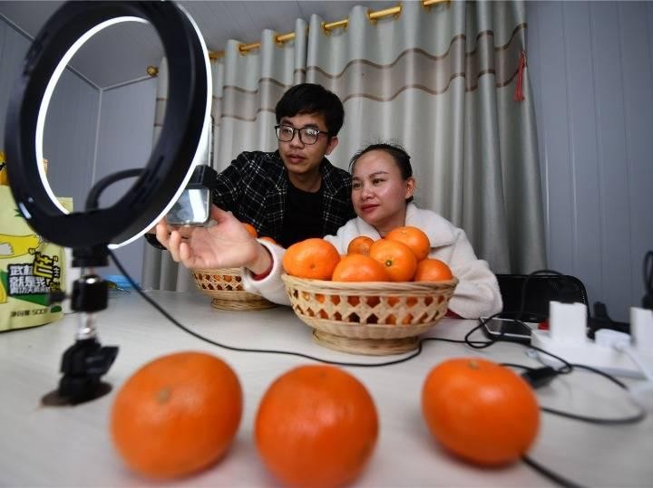 &quot;Chị gái Xảo Phụ&quot; từ phụ nữ nông dân đến người nổi tiếng trên mạng với hàng triệu người hâm mộ.