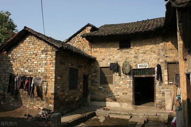 Đất nông nghiệp nông thôn bị lãng phí là vấn đề chính phủ Trung Quốc đang quan tâm. Đất nông nghiệp nông thôn bị lãng phí là vấn đề chính phủ Trung Quốc đang quan tâm.