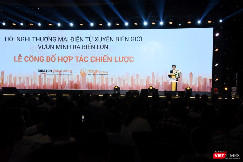 Chủ tịch HĐQT Ngân hàng SHB - ông Đỗ Quang Hiển chia sẻ mong muốn góp sức vào công cuộc đưa Việt Nam ra thế giới Chủ tịch HĐQT Ngân hàng SHB - ông Đỗ Quang Hiển chia sẻ mong muốn góp sức vào công cuộc đưa Việt Nam ra thế giới