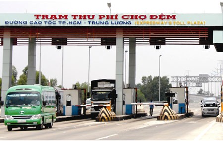 Út trọc lại bị khởi tố, lần này là về tội “Lợi dụng chức vụ, quyền hạn gây ảnh hưởng đối với người khác để trục lợi” ảnh 2 Bắt tạm giam Vũ Thị Hoan, nguyên Giám đốc Công ty Yên Khánh và khởi tố hai Đại tá quân đội
