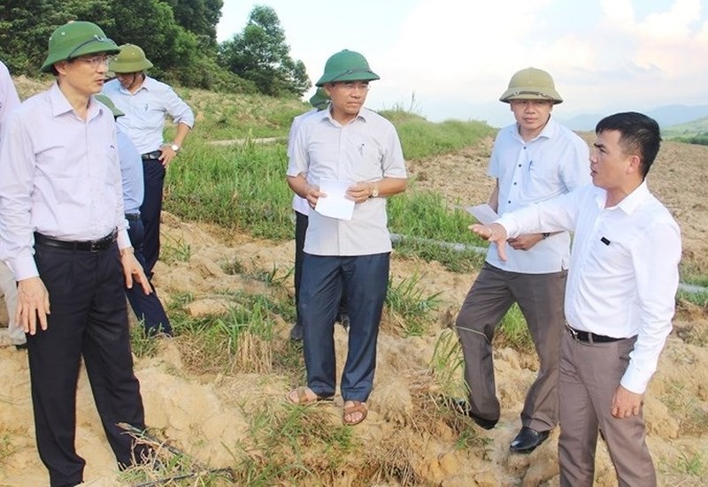 Tổng Giám đốc CTCP Chăn nuôi Bình Hà - ông Trần Anh Quang (ngoài cùng bên phải) - Nguồn: Internet Tổng Giám đốc CTCP Chăn nuôi Bình Hà - ông Trần Anh Quang (ngoài cùng bên phải) - Nguồn: Internet