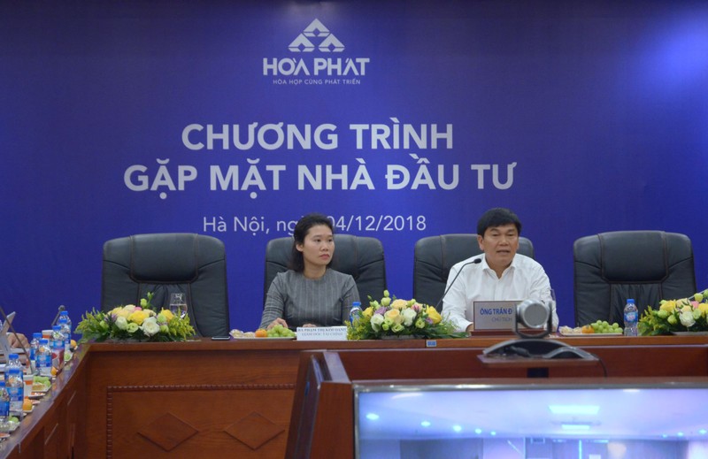 Ông Trần Đình Long - Chủ tịch HĐQT CTCP Tập đoàn Hòa Phát (bên phải) và bà Phạm Thị Kim Oanh - Giám đốc tài chính (Nguồn: HPG) Ông Trần Đình Long - Chủ tịch HĐQT CTCP Tập đoàn Hòa Phát (bên phải) và bà Phạm Thị Kim Oanh - Giám đốc tài chính (Nguồn: HPG)
