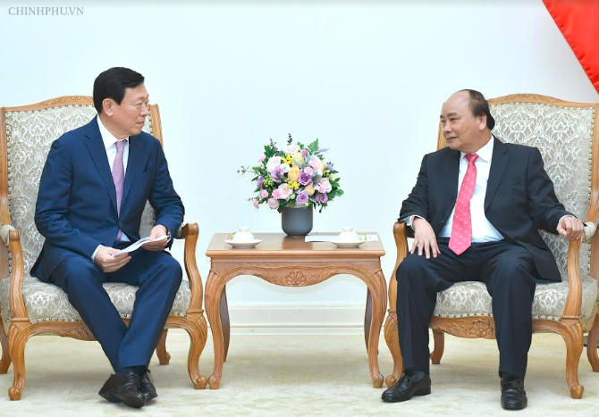 Thủ tướng Nguyễn Xuân Phúc tiếp ông Shin Dong Bin, Chủ tịch Tập đoàn Lotte (Hàn Quốc). Nguồn: VGP/Quang Hiếu Thủ tướng Nguyễn Xuân Phúc tiếp ông Shin Dong Bin, Chủ tịch Tập đoàn Lotte (Hàn Quốc). Nguồn: VGP/Quang Hiếu