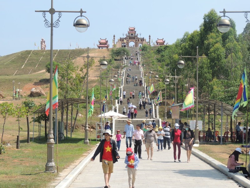 Quang cảnh Khu du lịch tâm linh Ấn Sơn trên đỉnh núi Ấn Sơn tại thôn Hòa Sơn, xã Bình Tường, huyện Tây Sơn, tỉnh Bình Định (Ảnh: tayson.binhdinh.gov.vn)