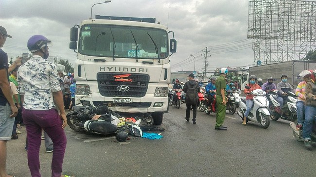 Hiện trường vụ xe container gây tai nạn liên hoàn ở Long An vào lúc 15h ngày 2/1/2019 làm 4 người thiệt mạng và nhiều người bị thương (Nguồn: VTV)