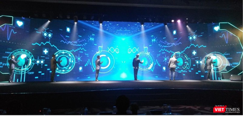 Đại diện OPES và các đối tác thực hiện "bấm nút" ra mắt OPES (Ảnh: P.D) Đại diện OPES và các đối tác thực hiện "bấm nút" ra mắt OPES (Ảnh: P.D)