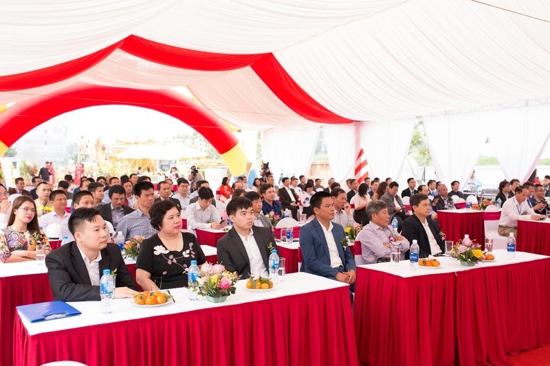 Một số sự kiện gần đây của An Quý Hưng ghi nhận một nhân sự có gương mặt rất trẻ (hàng đầu, thứ ba từ trái sang) tham gia. (Nguồn: An Quý Hưng) Một số sự kiện gần đây của An Quý Hưng ghi nhận một nhân sự có gương mặt rất trẻ (hàng đầu, thứ ba từ trái sang) tham gia. (Nguồn: An Quý Hưng)