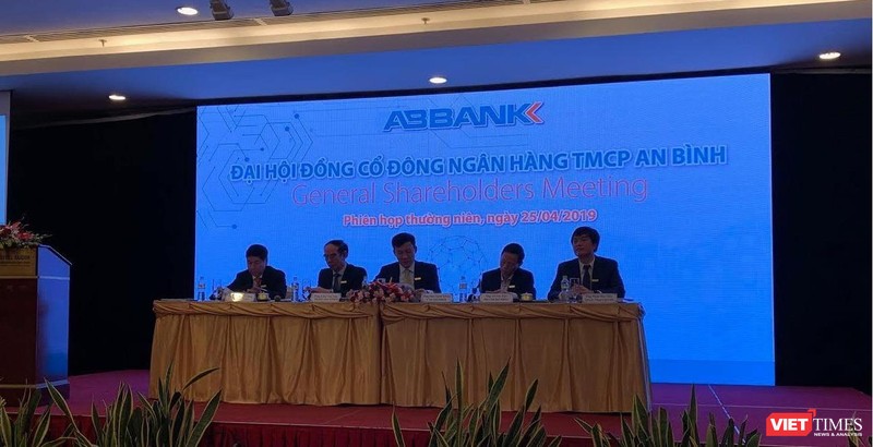 Ban Chủ tọa phiên họp ĐHĐCĐ thường niên năm 2019 của ABBank (Ảnh: VT)