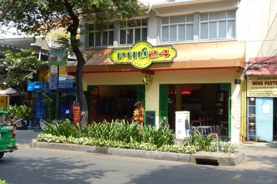 Phở 24 tiếp tục lớn mạnh – nhưng nhà sáng lập đã phải dừng cuộc chơi từ sớm. (Ảnh: Internet)