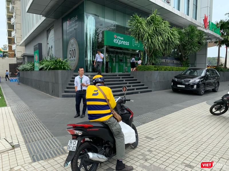 Một khu "đất vàng" khác của Cty Hải Thành trên đường Tôn Đức Thắng giờ đã là trụ sở phía Nam của một nhà băng lớn. Một khu "đất vàng" khác của Cty Hải Thành trên đường Tôn Đức Thắng giờ đã là trụ sở phía Nam của một nhà băng lớn.