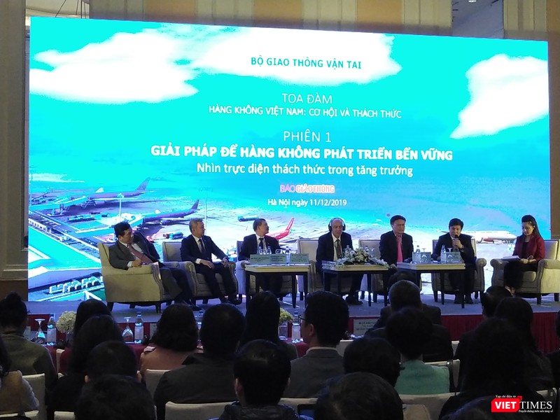 Toàn cảnh buổi tọa đàm "Hàng không Việt Nam: Cơ hội và thách thức" Toàn cảnh buổi tọa đàm "Hàng không Việt Nam: Cơ hội và thách thức"