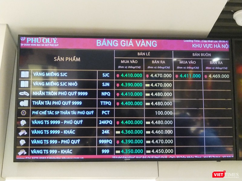 Giá vàng miếng niêm yết tại một cửa hàng. Giá vàng miếng niêm yết tại một cửa hàng.