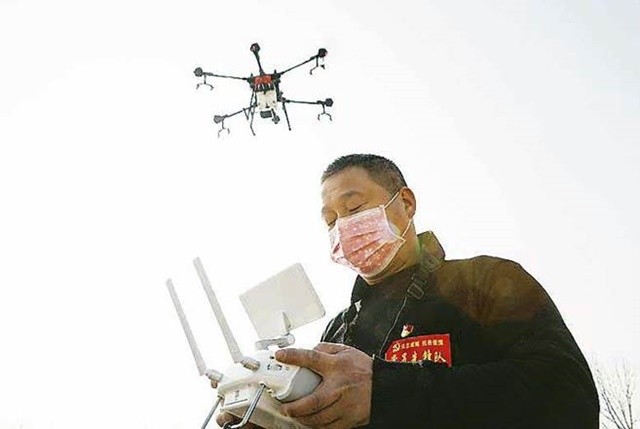 Trong cuộc chiến chống Covid-19, nhiều quốc gia áp dụng hàng loạt các công cụ kiểm soát mới, điển hình là Trung Quốc. Ảnh: Financial Times.