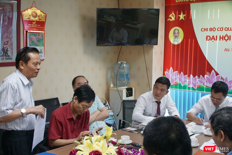 Đồng chí Lê Doãn Hợp, nguyên Ủy viên Trung ương Đảng, nguyên Bộ trưởng Bộ Thông tin và Truyền thông, Chủ tịch danh dự VDCA thảo luận tại cuộc họp. (Ảnh: Nguyễn Khang) Đồng chí Lê Doãn Hợp, nguyên Ủy viên Trung ương Đảng, nguyên Bộ trưởng Bộ Thông tin và Truyền thông, Chủ tịch danh dự VDCA thảo luận tại cuộc họp. (Ảnh: Nguyễn Khang)