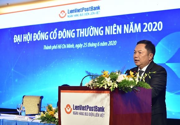 Ông Huỳnh Ngọc Huy - Chủ tịch LienVietPostBank - phát biểu tại phiên họp ĐHĐCĐ (Nguồn: LPB)