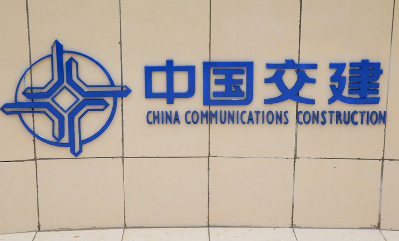 Công ty Xây dựng Giao thông Trung Quốc (CCCC) có đến 5 công ty con được Bộ Thương mại Mỹ đưa vào "danh sách đen" vì tham gia xây đảo nhân tạo và quân sự hóa Biển Đông. Ảnh: Shutterstock. Công ty Xây dựng Giao thông Trung Quốc (CCCC) có đến 5 công ty con được Bộ Thương mại Mỹ đưa vào "danh sách đen" vì tham gia xây đảo nhân tạo và quân sự hóa Biển Đông. Ảnh: Shutterstock.