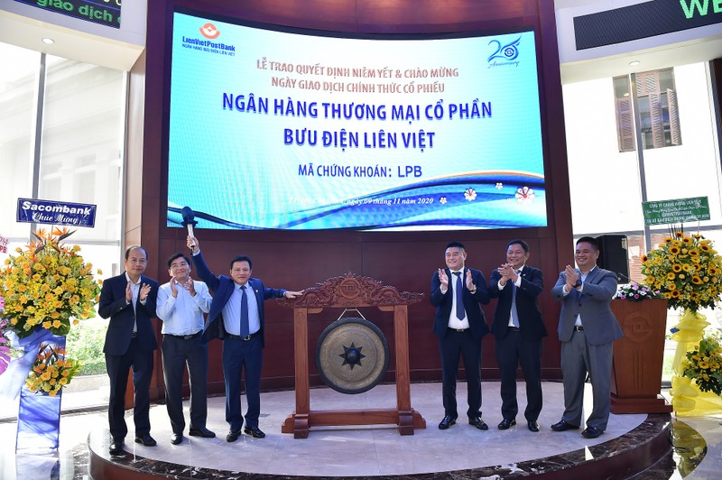977 triệu cổ phiếu LPB của LienVietPostBank chính thức chào sàn HOSE 977 triệu cổ phiếu LPB của LienVietPostBank chính thức chào sàn HOSE