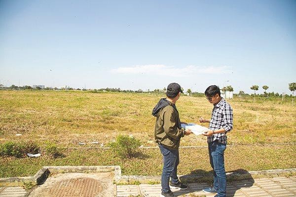 Giá đất ở những địa phương giáp ranh với TPHCM đều tăng khoảng gấp đôi trong năm. Ảnh: HOÀNG TÂN Giá đất ở những địa phương giáp ranh với TPHCM đều tăng khoảng gấp đôi trong năm. Ảnh: HOÀNG TÂN