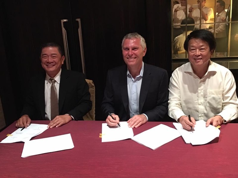 Ông Lý Anh Dũng (ngoài cùng, bên trái) cùng đại diện của Bunge và Wilmar tại buổi lễ công bố liên doanh mới