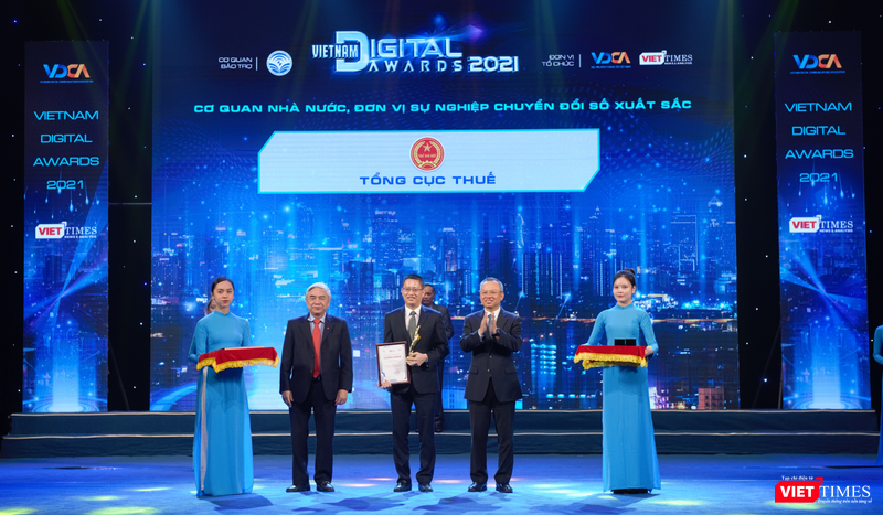 Ông Phạm Quang Toàn - Cục trưởng Cục công nghệ thông tin, Tổng cục Thuế - tại lễ trao Giải thưởng Chuyển đổi số Việt Nam năm 2021 (VDA 2021) Ông Phạm Quang Toàn - Cục trưởng Cục công nghệ thông tin, Tổng cục Thuế - tại lễ trao Giải thưởng Chuyển đổi số Việt Nam năm 2021 (VDA 2021)