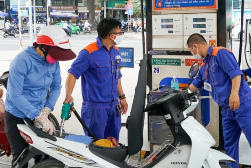 Bộ Công thương nói gì về mức giá xăng 13.000 đồng/lít của Malaysia? (Ảnh: VGP) Bộ Công thương nói gì về mức giá xăng 13.000 đồng/lít của Malaysia? (Ảnh: VGP)