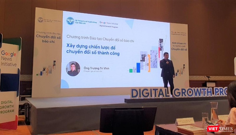 Ông Trương Trí Vĩnh - chuyên gia về báo chí - phát biểu tại Chương trình đào tạo Chuyển đổi số báo chí