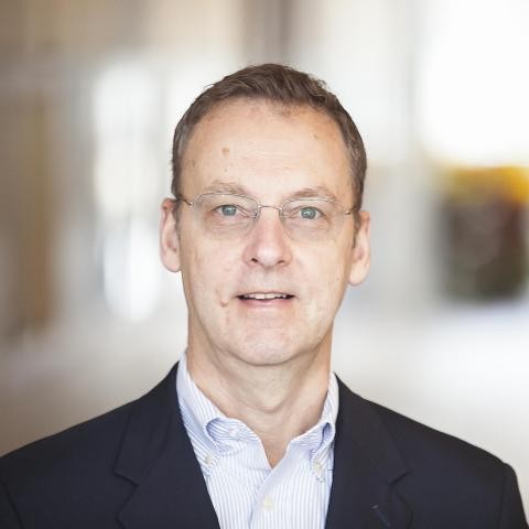 Cựu quan chức Fed Joseph E. Gagnon Cựu quan chức Fed Joseph E. Gagnon