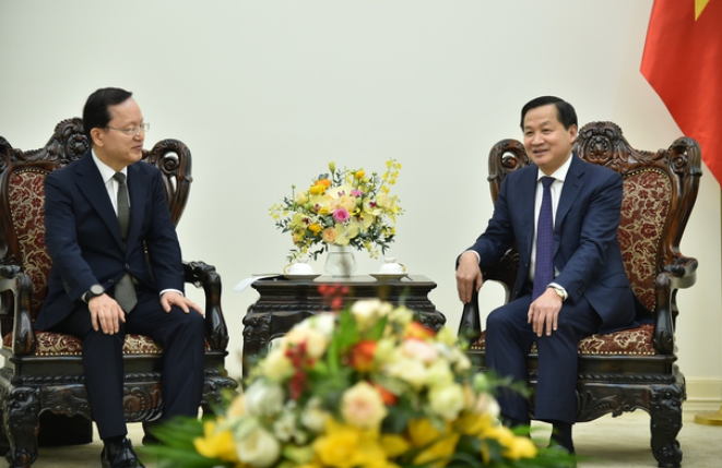 Buổi làm việc giữa Phó Thủ tướng Lê Minh Khái (phải) và ông Park Hark Kyu - Tổng Giám đốc phụ trách tài chính Tập đoàn Samsung Electronics Buổi làm việc giữa Phó Thủ tướng Lê Minh Khái (phải) và ông Park Hark Kyu - Tổng Giám đốc phụ trách tài chính Tập đoàn Samsung Electronics