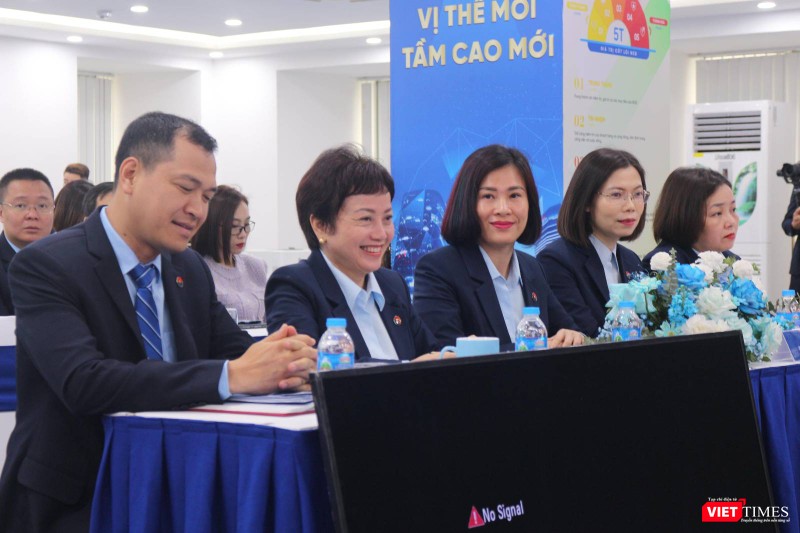 Bà Trương Lệ Hiền – Thành viên HĐQT NCB (thứ 2 từ trái sang) và bà Hoàng Thu Trang – Thành viên HĐQT kiêm Phó Tổng giám đốc NCB