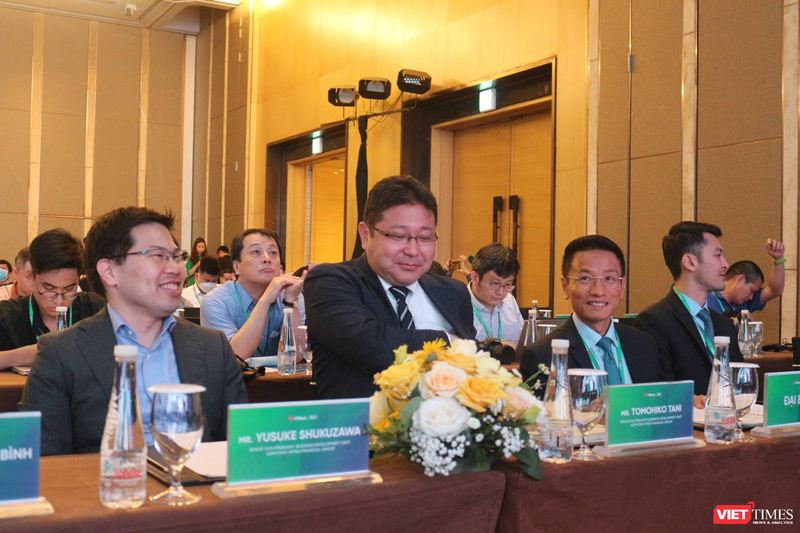 2 vị đại diện của SMFG có mặt tại AGM 2023 của VPBank (Ảnh: Văn Lâm) 2 vị đại diện của SMFG có mặt tại AGM 2023 của VPBank (Ảnh: Văn Lâm)