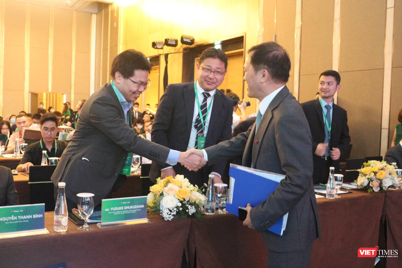 AGM 2023 của VPBank: Tham gia tái cơ cấu TCTD yếu kém, tự tin mục tiêu lợi nhuận tỉ USD ảnh 11